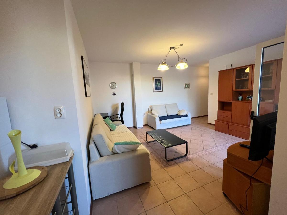 Apartment Luka Novalja Luaran gambar