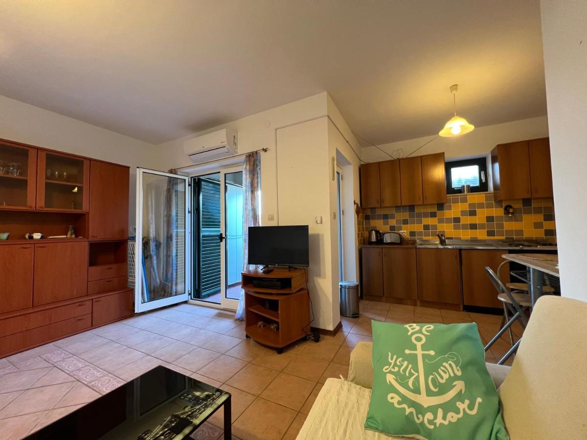 Apartment Luka Novalja Luaran gambar